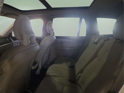 Used 2021 Volvo XC90 T5 Momentum w/ Climate Package image 14