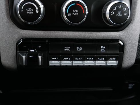 Used 2024 RAM 2500 Tradesman w/ Chrome Appearance Group image 28