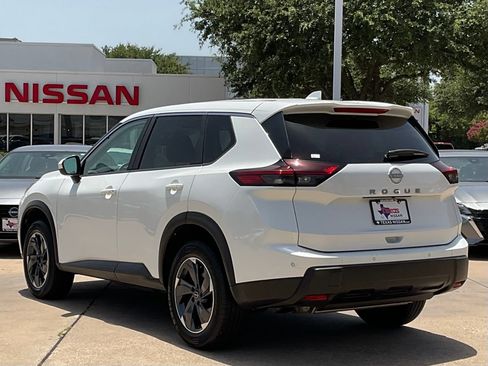 Used 2025 Nissan Rogue SV FWD image 6