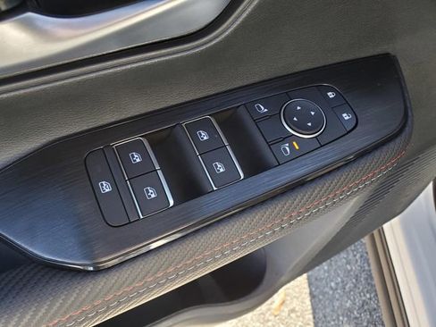 Certified 2025 Nissan Kicks SR image 16