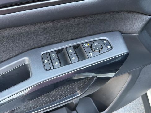 Used 2025 Nissan Pathfinder SV AWD/4WD image 33