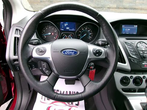 Used 2014 Ford Focus SE w/ SE Sport Package FWD image 12