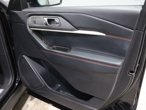 Used 2025 Ford Explorer ST-Line w/ ST-Line Street Pack image 26