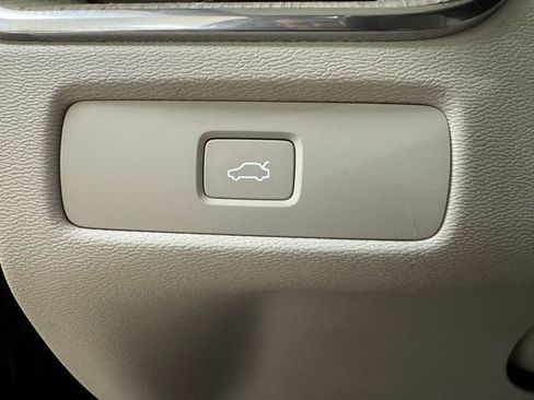 Used 2023 Volvo XC60 B5 Plus w/ Protection Package Premier FWD image 10