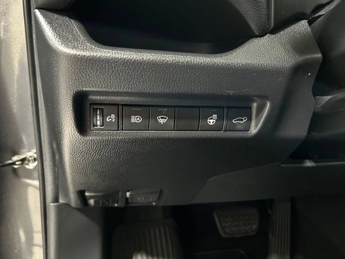 Used 2021 Toyota RAV4 XLE Premium AWD/4WD image 14