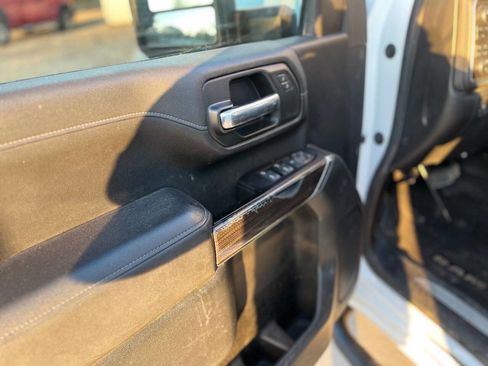 Used 2020 Chevrolet Silverado 2500 LT w/ Convenience Package image 19