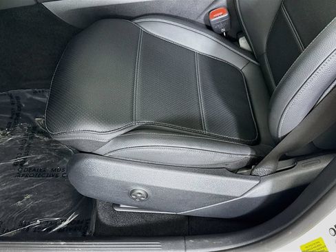 Used 2025 Mercedes-Benz GLC 350e 4MATIC image 19