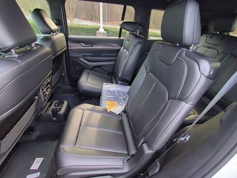 New 2025 Jeep Grand Cherokee L Limited image 32