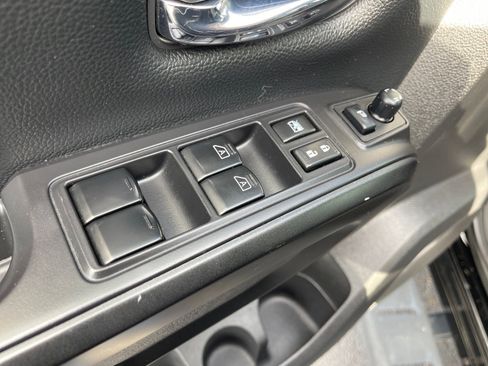 Used 2021 Nissan Titan PRO-4X w/ Pro-4x Convenience Package image 8