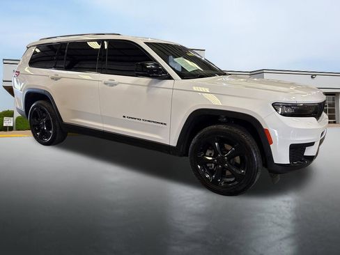 Used 2023 Jeep Grand Cherokee L Laredo image 13