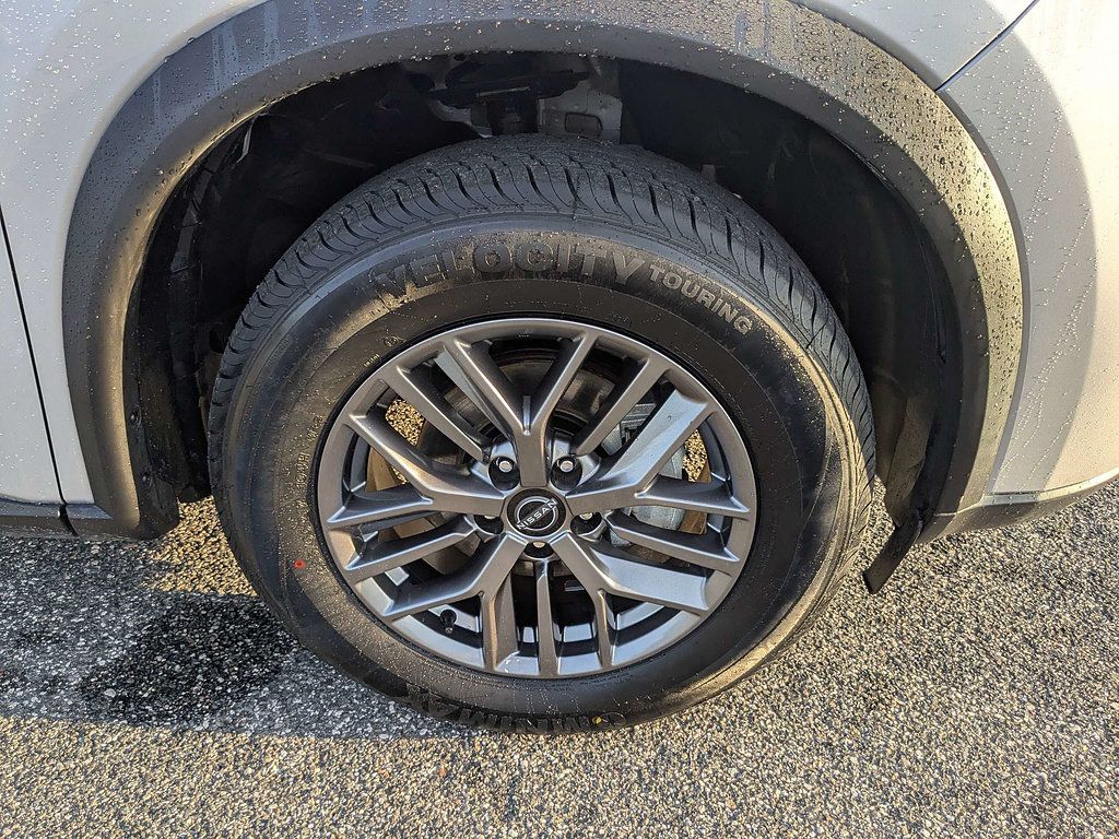 Used 2024 Nissan Rogue S AWD/4WD image 11