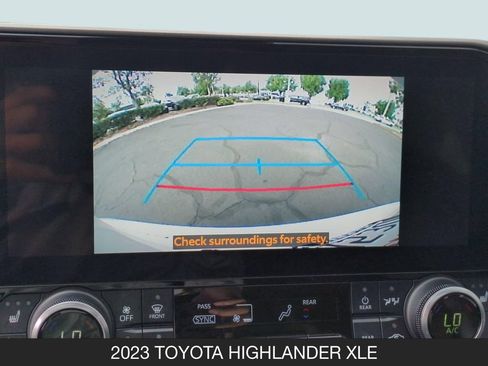 Used 2023 Toyota Highlander XLE FWD image 23