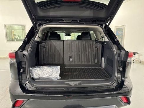 New 2026 Toyota Highlander Limited image 12