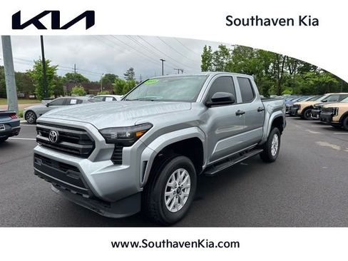 Used 2025 Toyota Tacoma SR AWD/4WD image 1