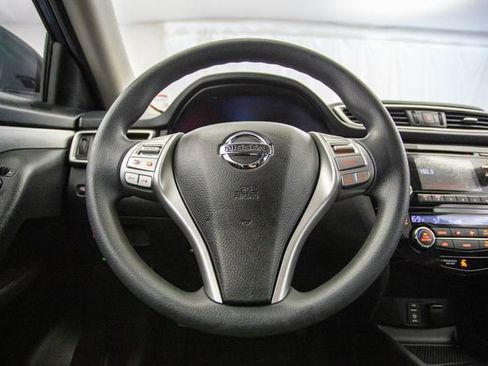 Used 2016 Nissan Rogue SV image 47