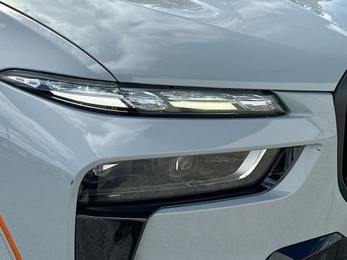 Used 2024 BMW X7 xDrive40i w/ Executive Package image 38