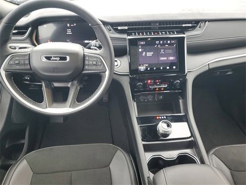 New 2025 Jeep Grand Cherokee L Altitude image 14