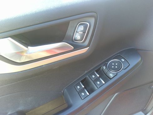 Used 2022 Ford Escape SEL image 18