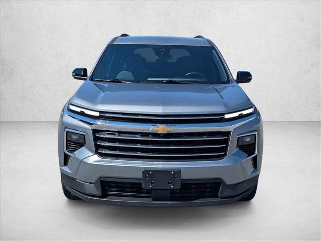 Used 2024 Chevrolet Traverse LT FWD image 2