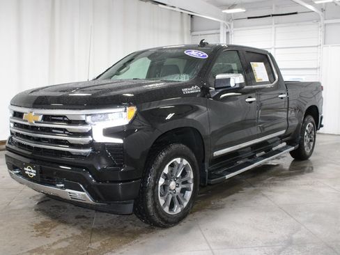Used 2025 Chevrolet Silverado 1500 High Country AWD/4WD image 4