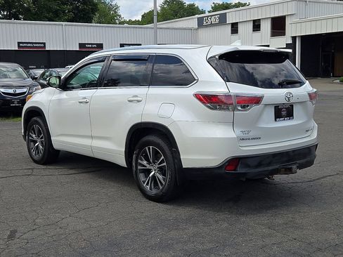 Used 2016 Toyota Highlander XLE AWD/4WD image 7
