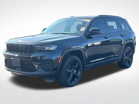 Used 2023 Jeep Grand Cherokee Altitude AWD/4WD image 6