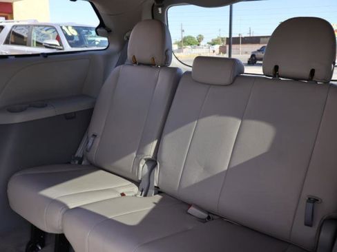Used 2013 Toyota Sienna LE w/ Towing Pkg FWD image 20