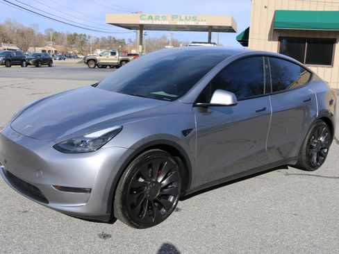 Used 2024 Tesla Model Y Performance image 1
