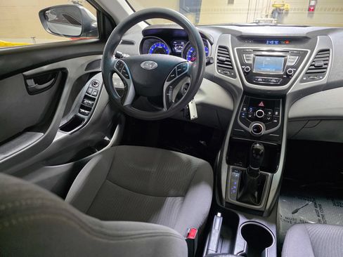 Used 2016 Hyundai Elantra SE w/ Option Group 02 FWD image 19