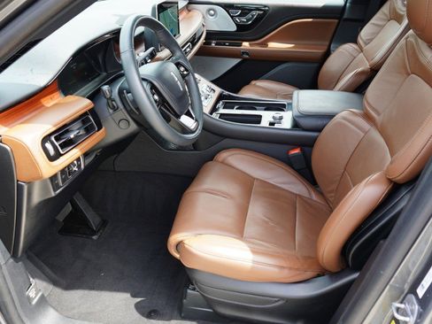 Used 2023 Lincoln Aviator Reserve w/ Equipment Group 201A AWD/4WD image 12