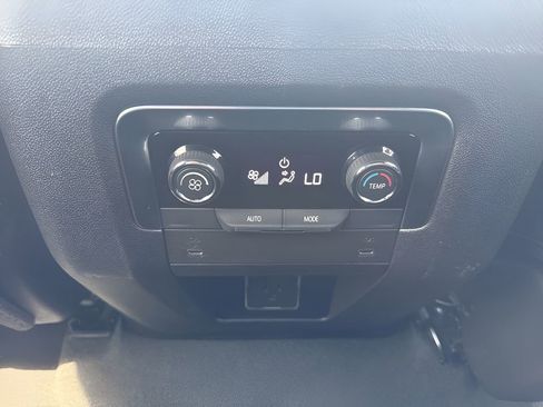 Used 2025 Chevrolet Tahoe LT AWD/4WD image 13