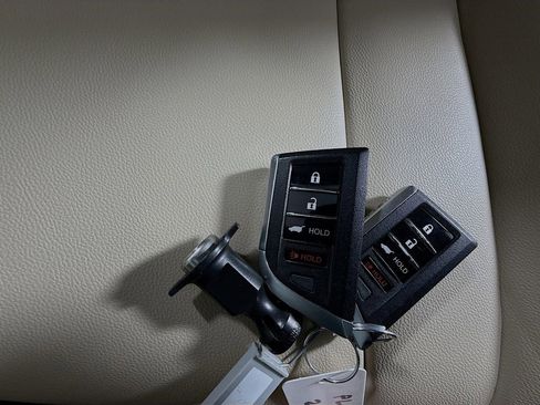 Used 2023 Acura MDX SH-AWD image 39