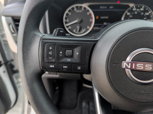 Used 2024 Nissan Rogue SV image 19