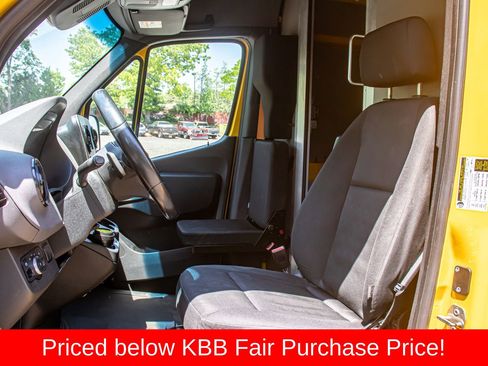 Used 2021 Mercedes-Benz Sprinter 2500 image 13