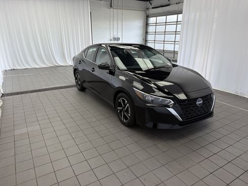 Used 2025 Nissan Sentra SV FWD image 3