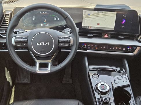 Certified 2025 Kia Sportage EX AWD/4WD image 10