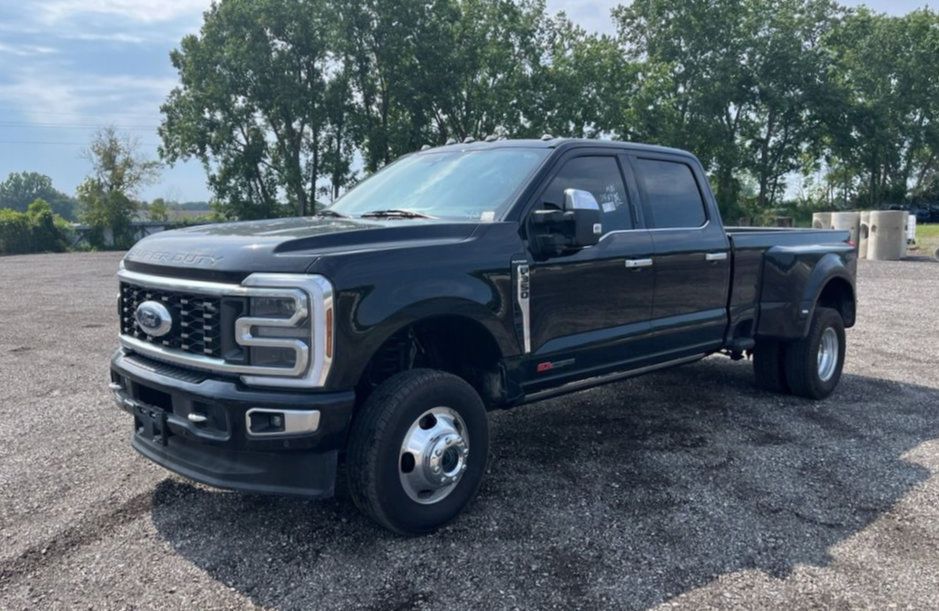 Used 2024 Ford F350 Platinum AWD/4WD image 2