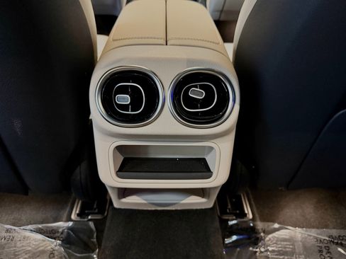 Used 2026 Mercedes-Benz GLC 300 image 36