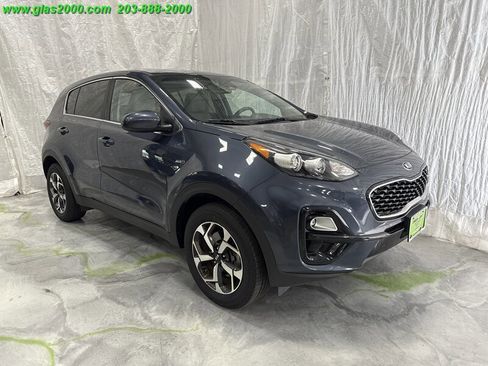 Used 2020 Kia Sportage LX image 2