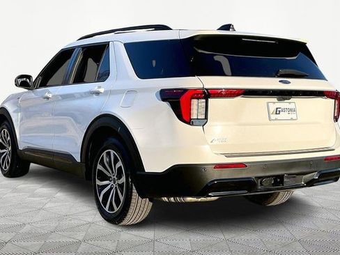 Used 2025 Ford Explorer ST-Line image 4