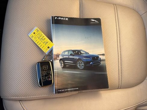 Used 2020 Jaguar F-PACE Prestige AWD/4WD image 22
