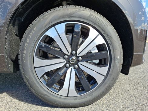 New 2025 Volvo XC60 T8 Core w/ Climate Package image 5