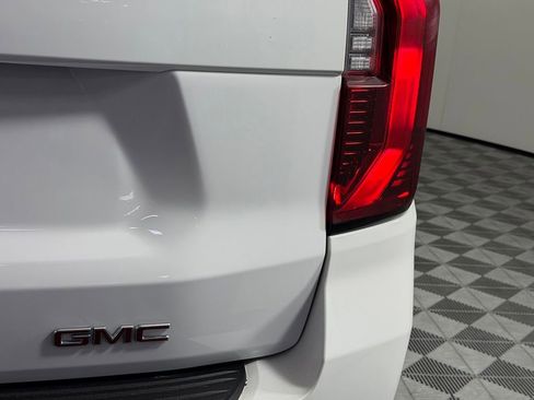 Used 2025 GMC Yukon XL Denali AWD/4WD image 13