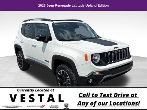 Used 2023 Jeep Renegade Latitude w/ Sun/Sound Group AWD/4WD image 1