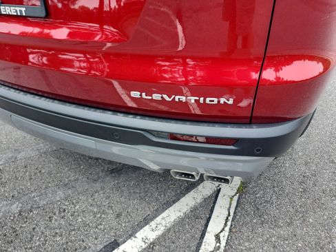 Used 2026 GMC Acadia Elevation w/ Elevation Premium Package FWD image 4