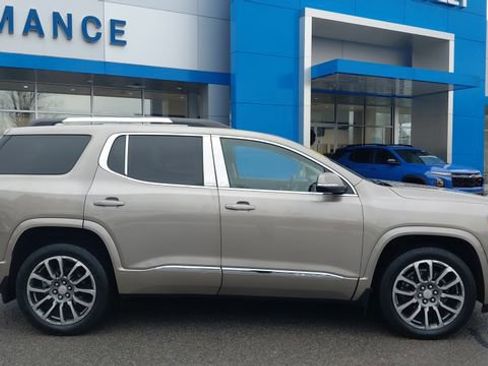 Used 2022 GMC Acadia Denali w/ Denali Ultimate Package image 3