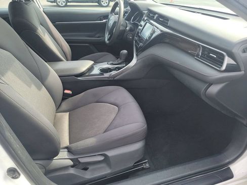 Used 2020 Toyota Camry LE FWD image 7