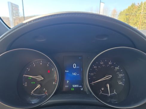 Used 2018 Toyota C-HR XLE image 22