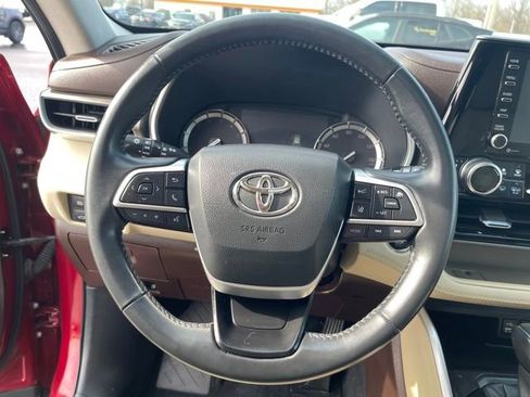 Used 2022 Toyota Highlander XLE image 21