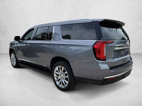Used 2022 GMC Yukon XL SLT w/ SLT Premium Package AWD/4WD image 7